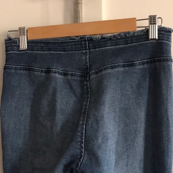 BDG V-cut Flare Jeans - Picture 4 of 5